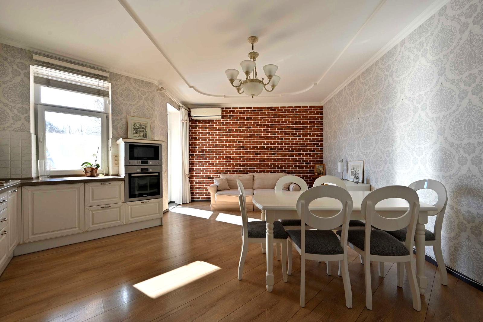 1865689880647367
