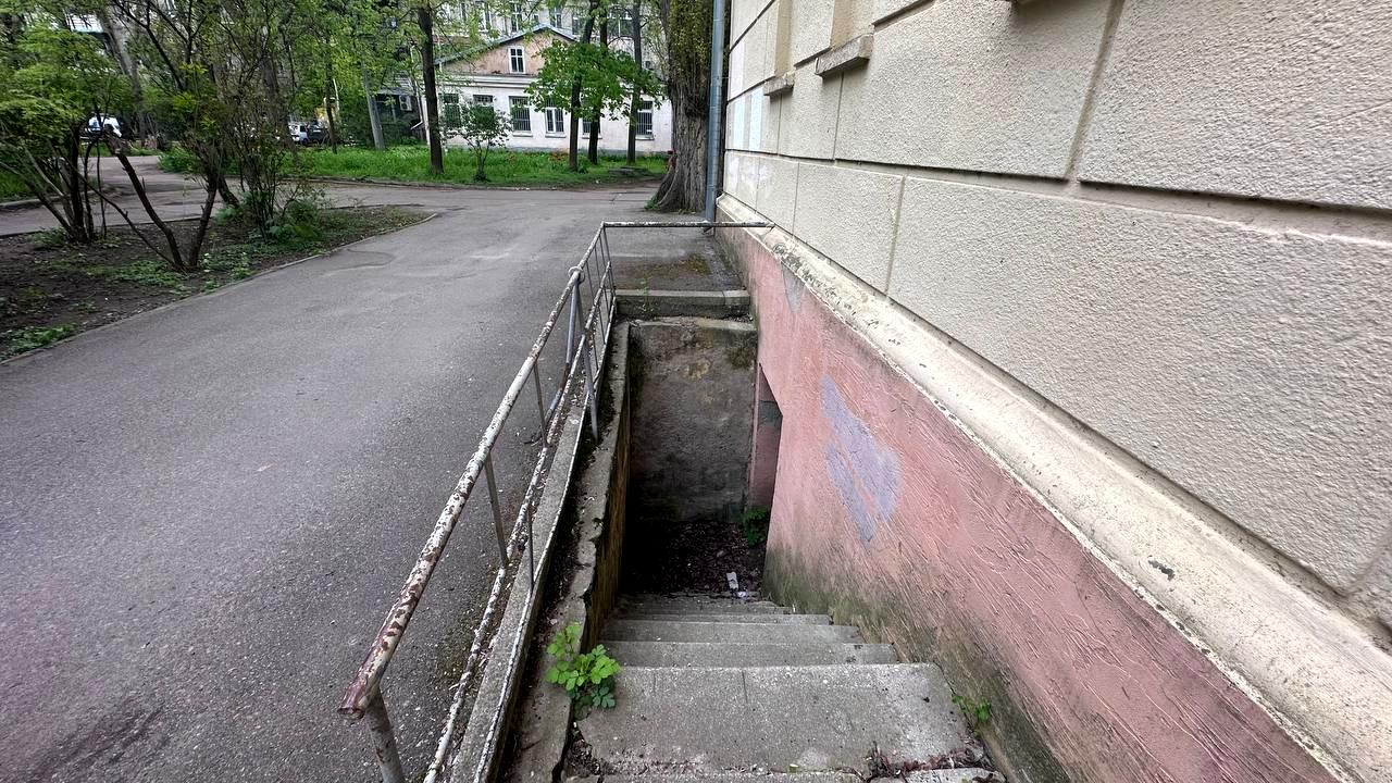 1865697767725600