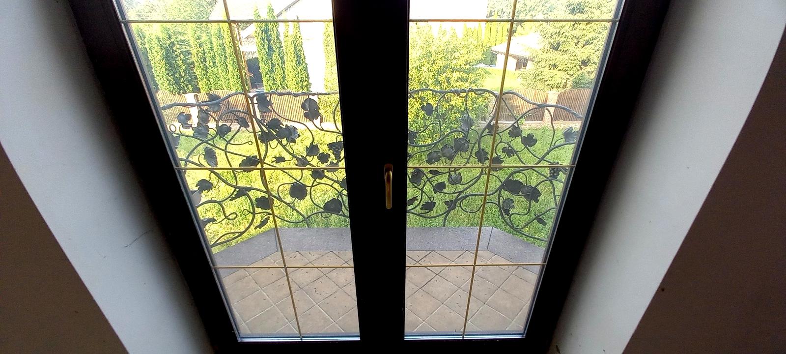 1865699562805375