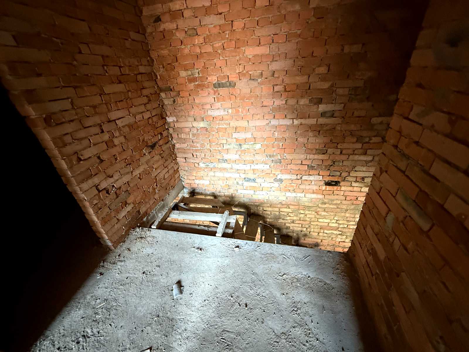 1865708007674223