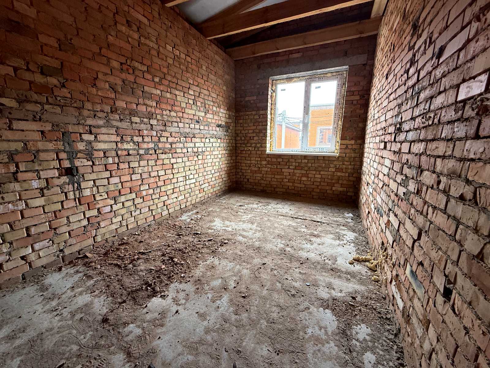 1865708008592877