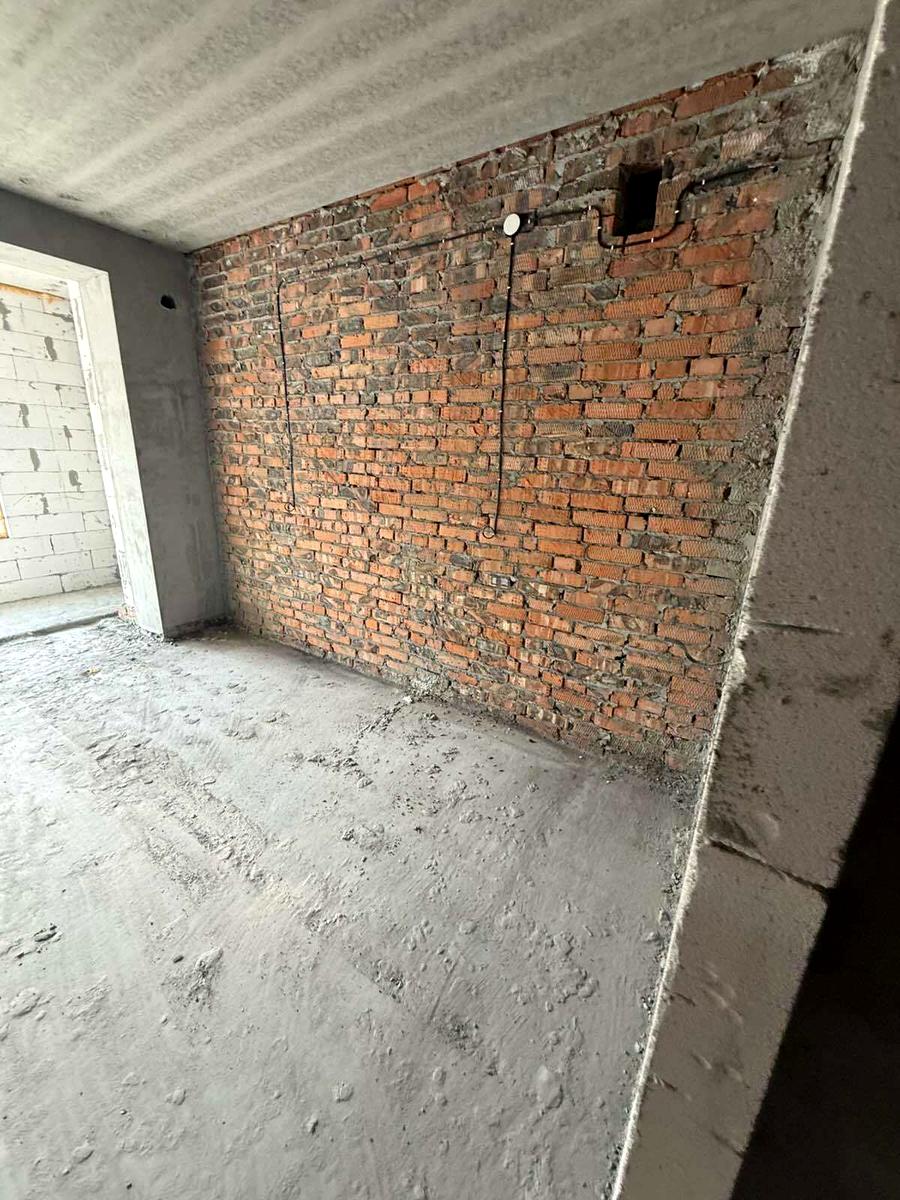 1865712742348115