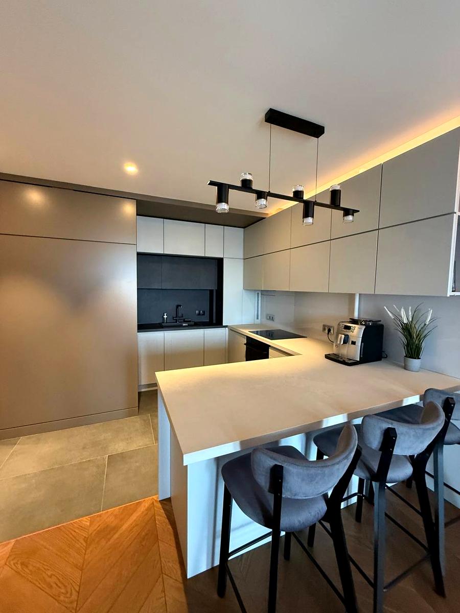 1865729617170624