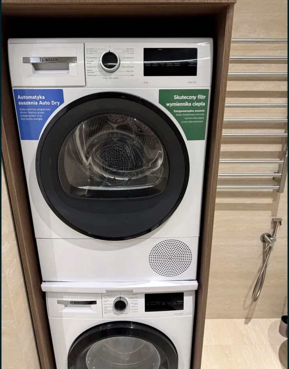 1865781147529409