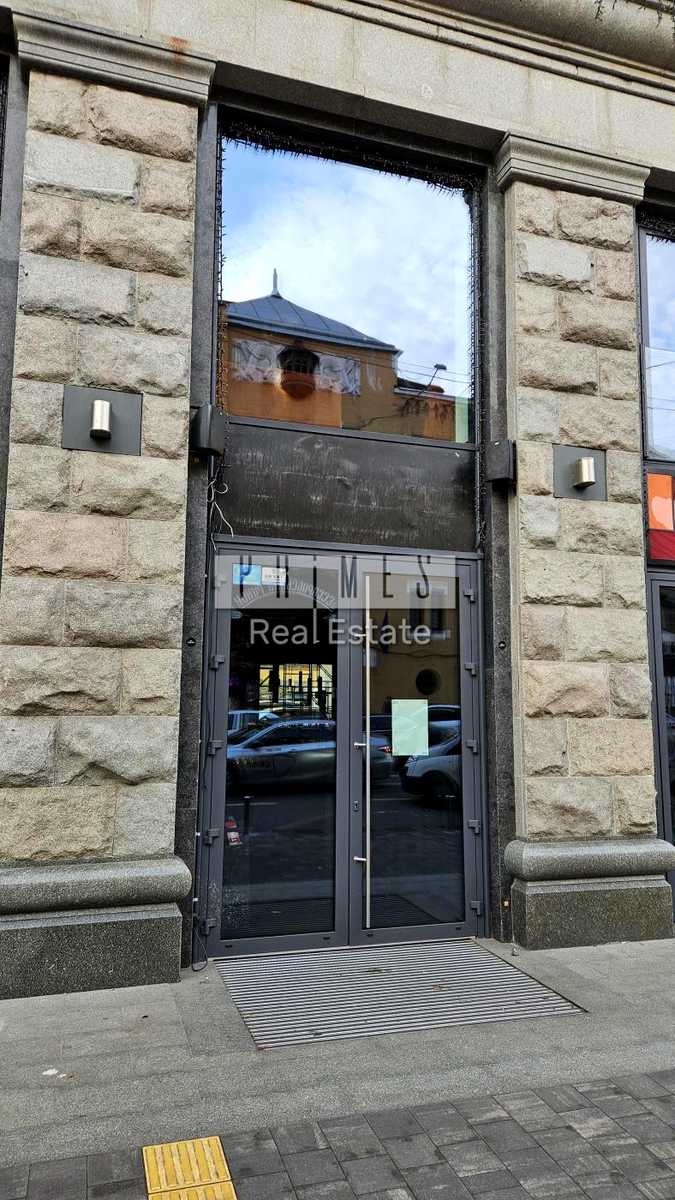 1865783766218947
