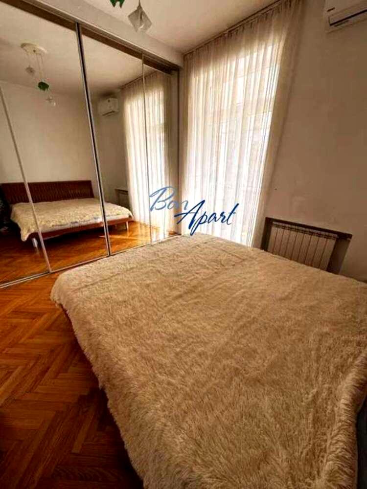 1865784105704211