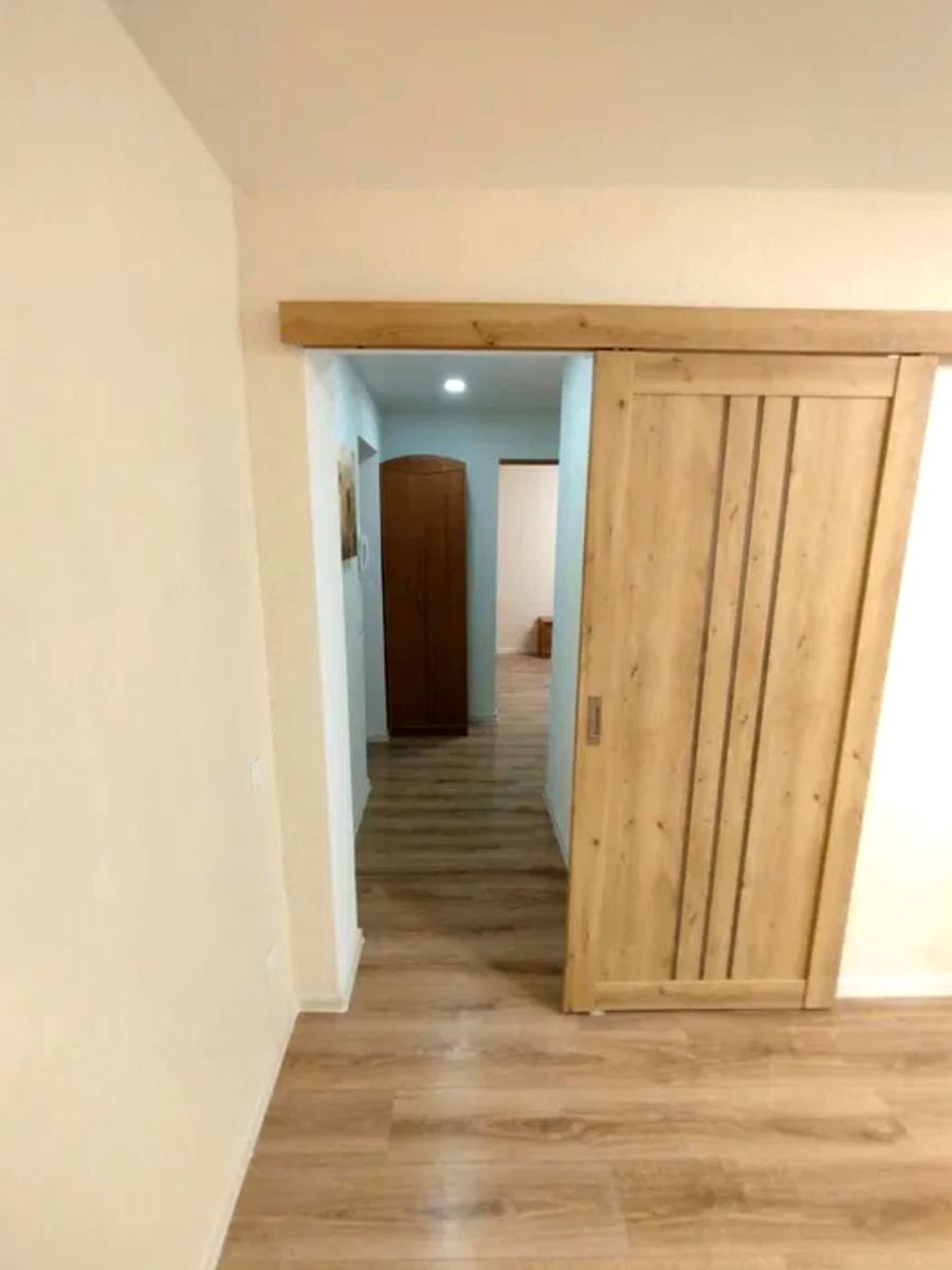1865785207980896