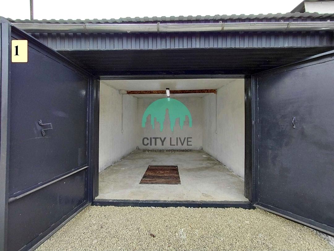1865787996858548