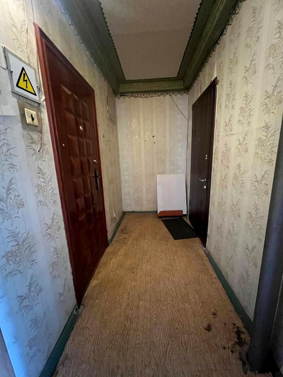 1865789742105592