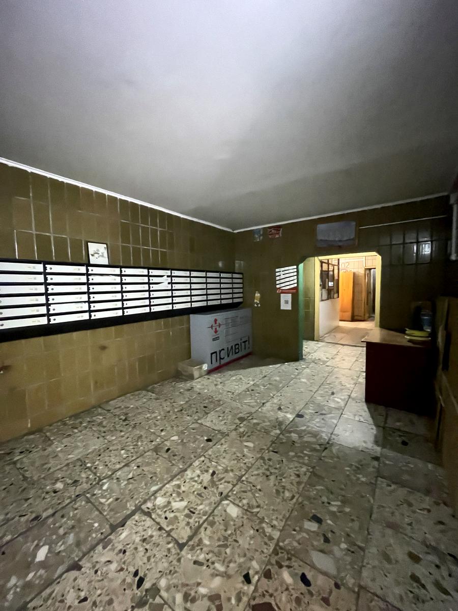 1865789792871421