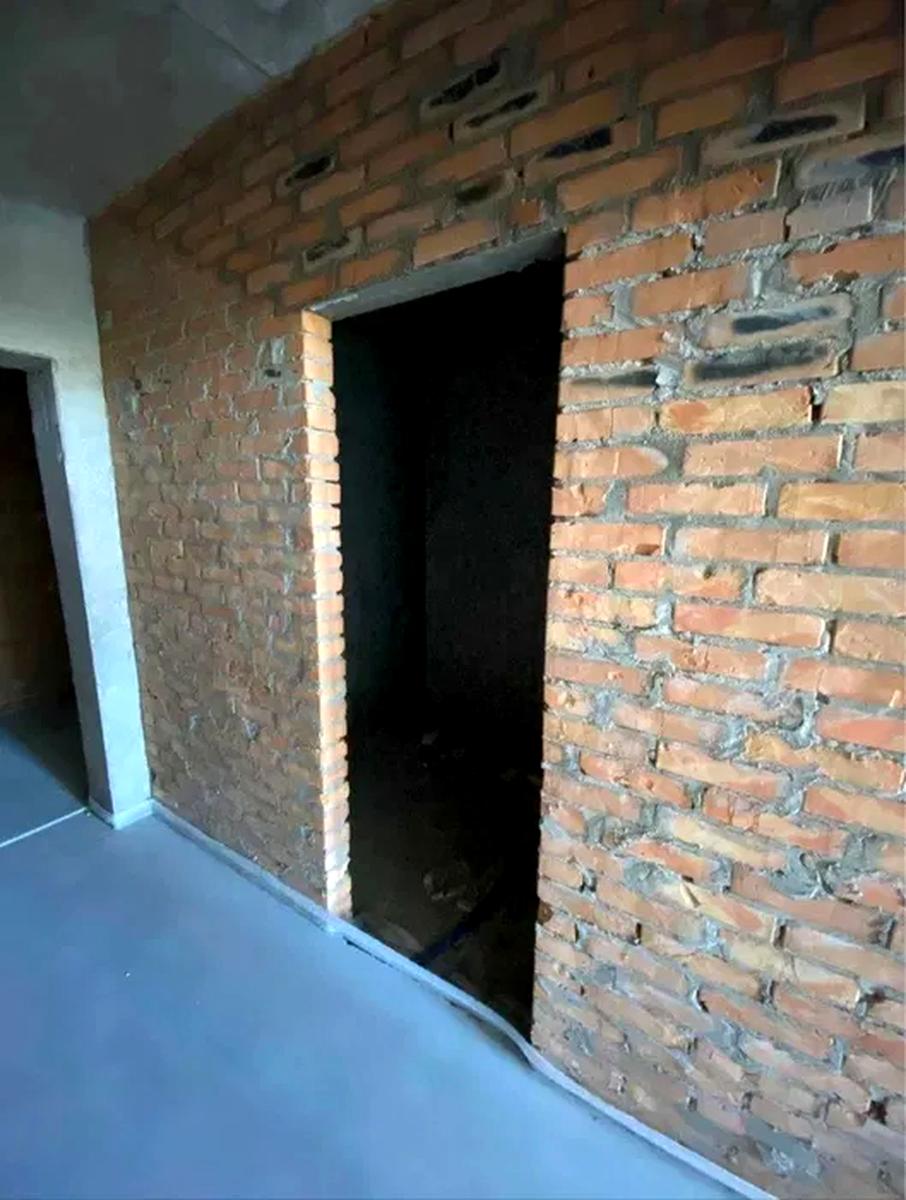 1865803589934267