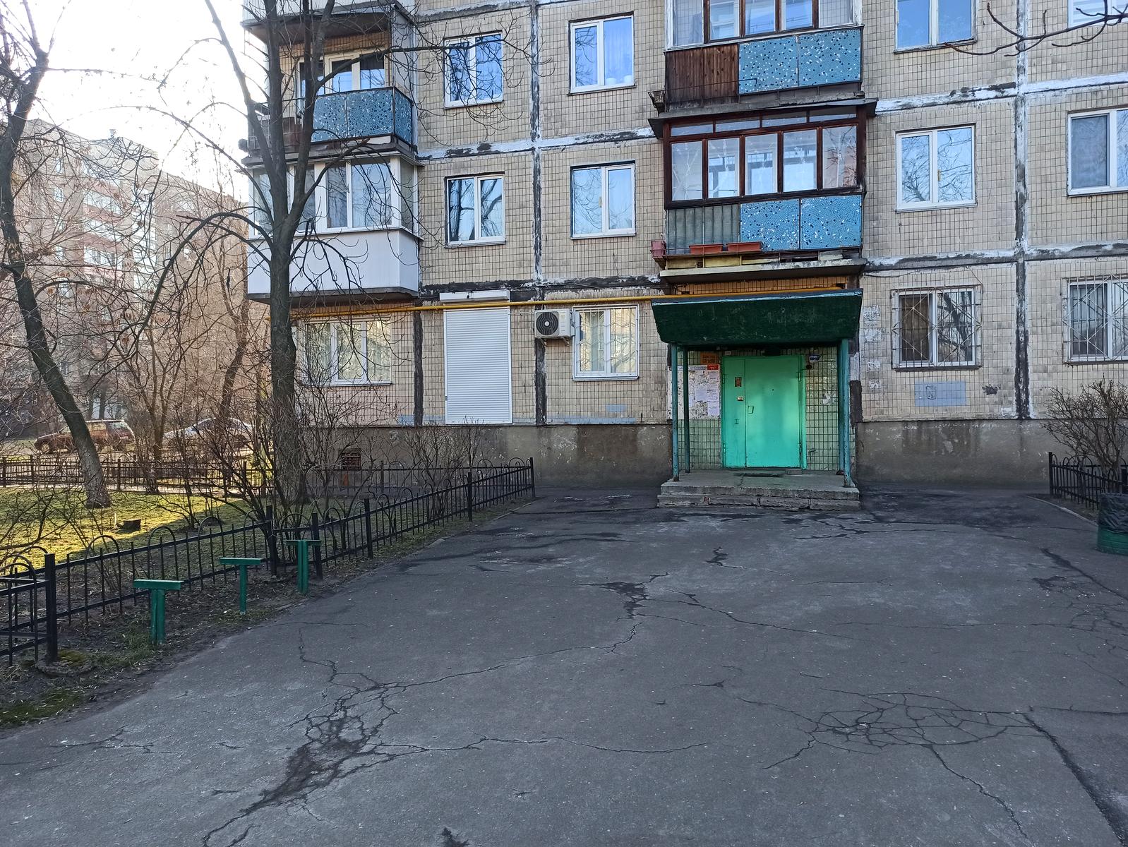1865803871200887