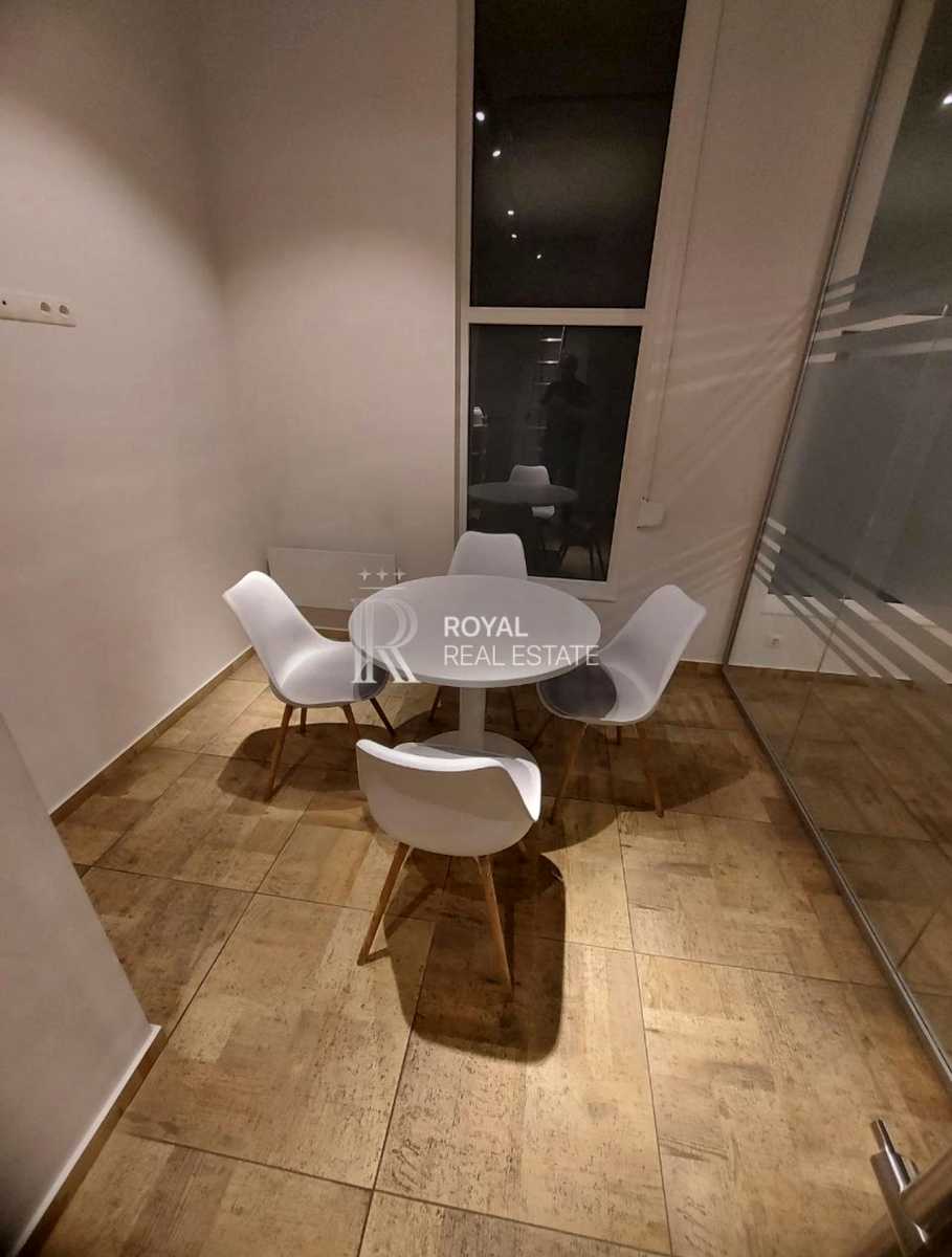 1865806264505432