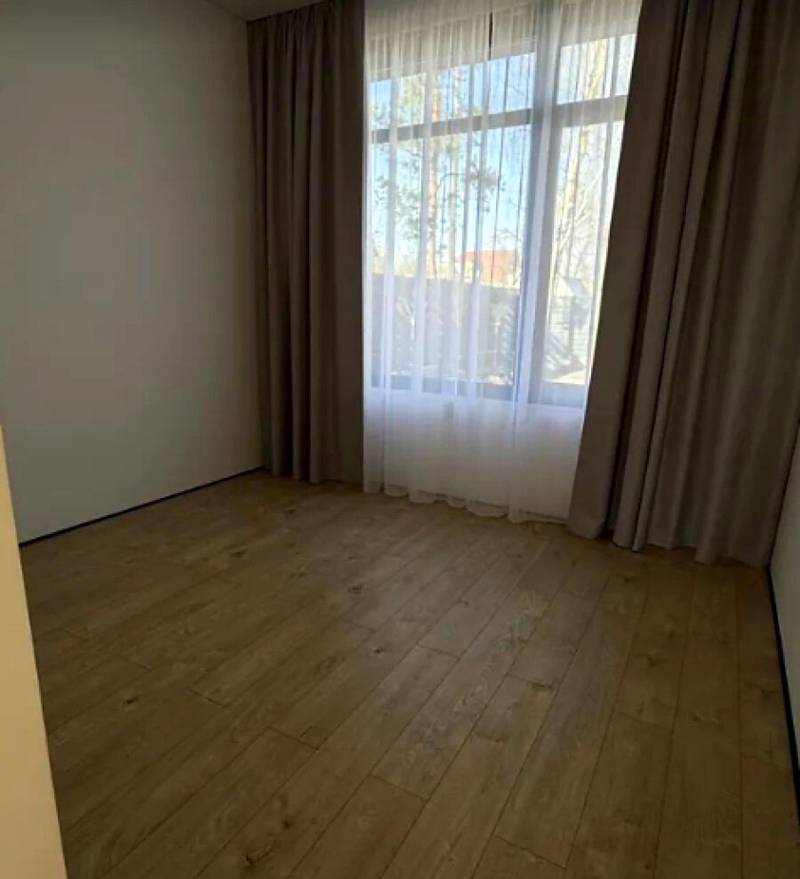 1865808294344047