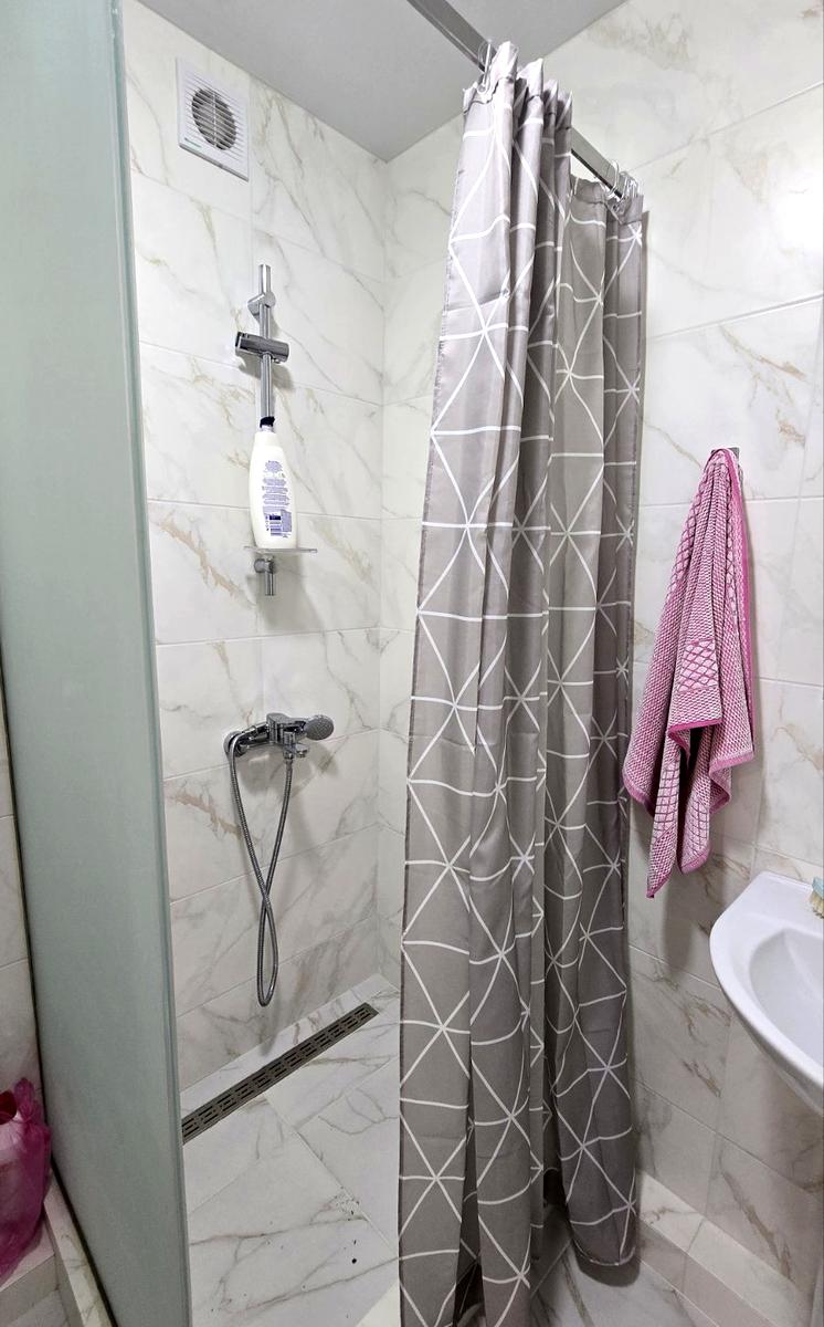 1865809271398928