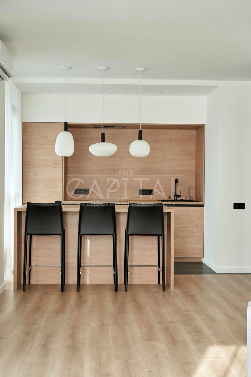 1865809856566944