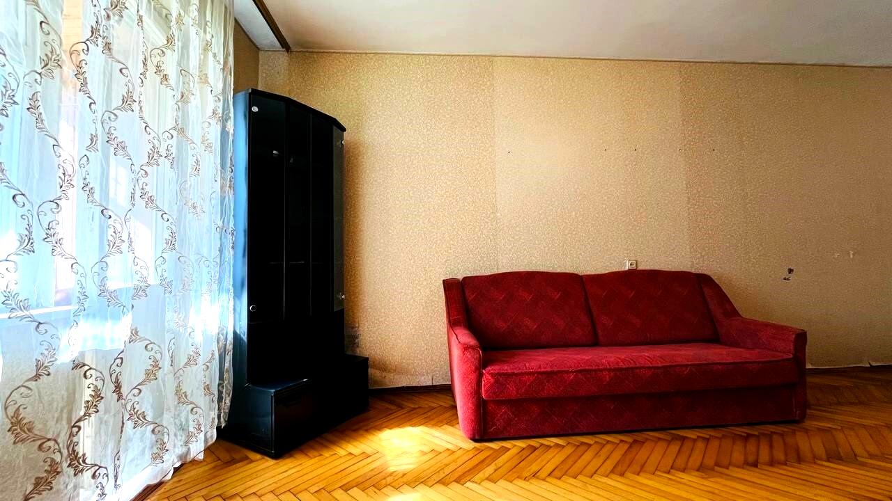 1865810863385032