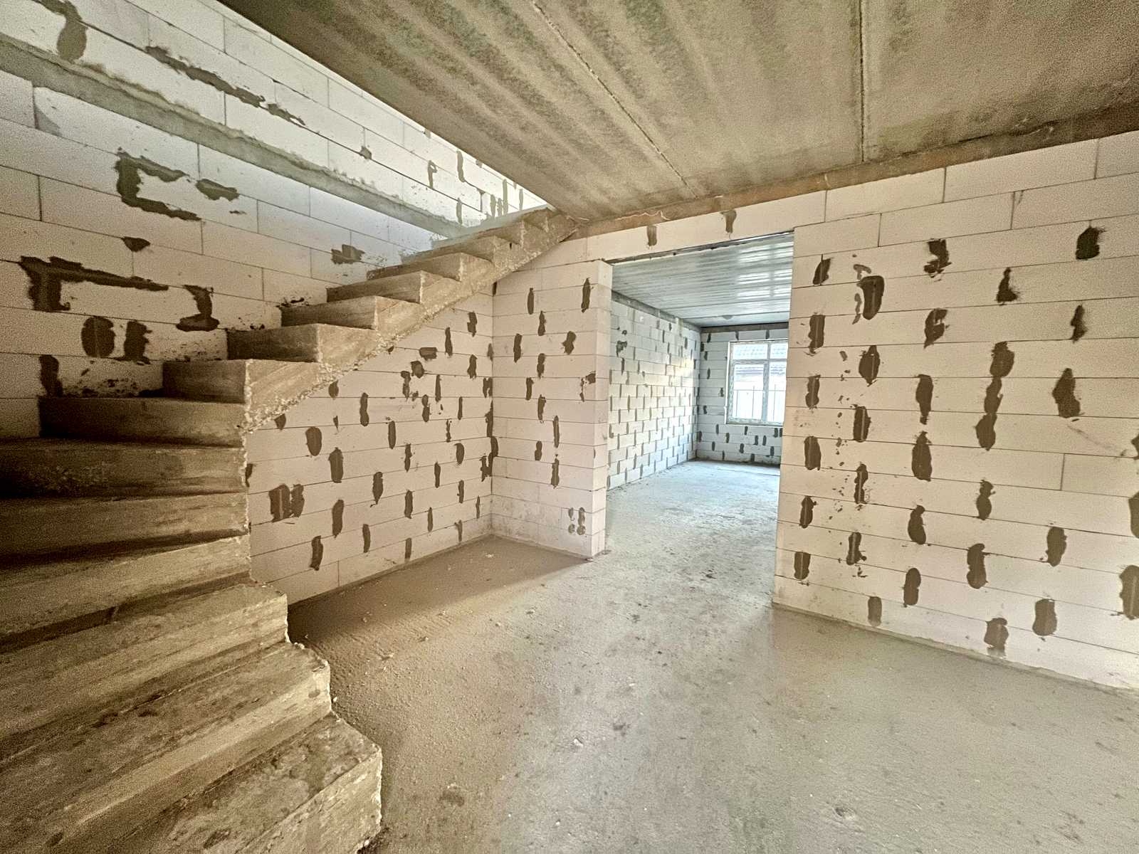1865816445854205