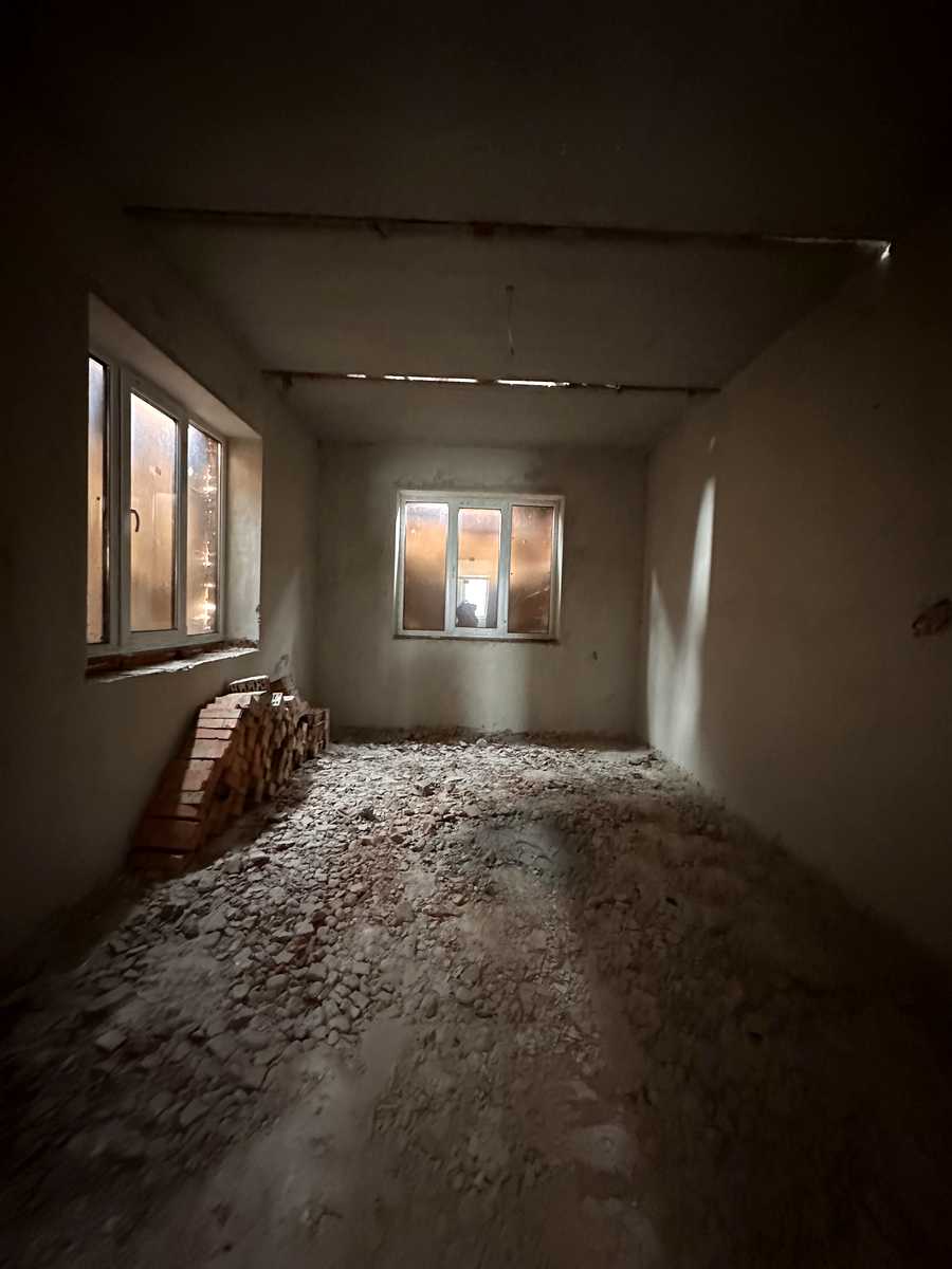 1865816876729331