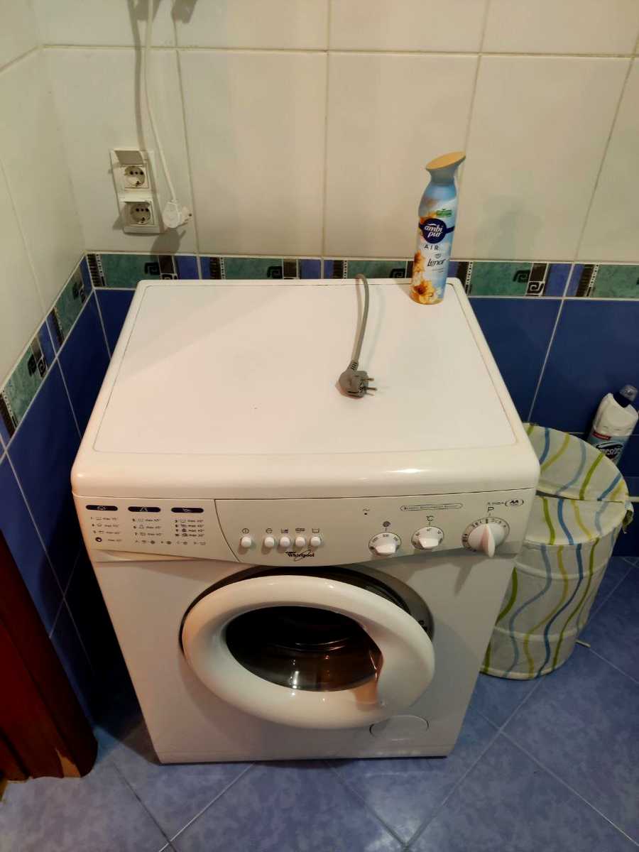 1865855476716027