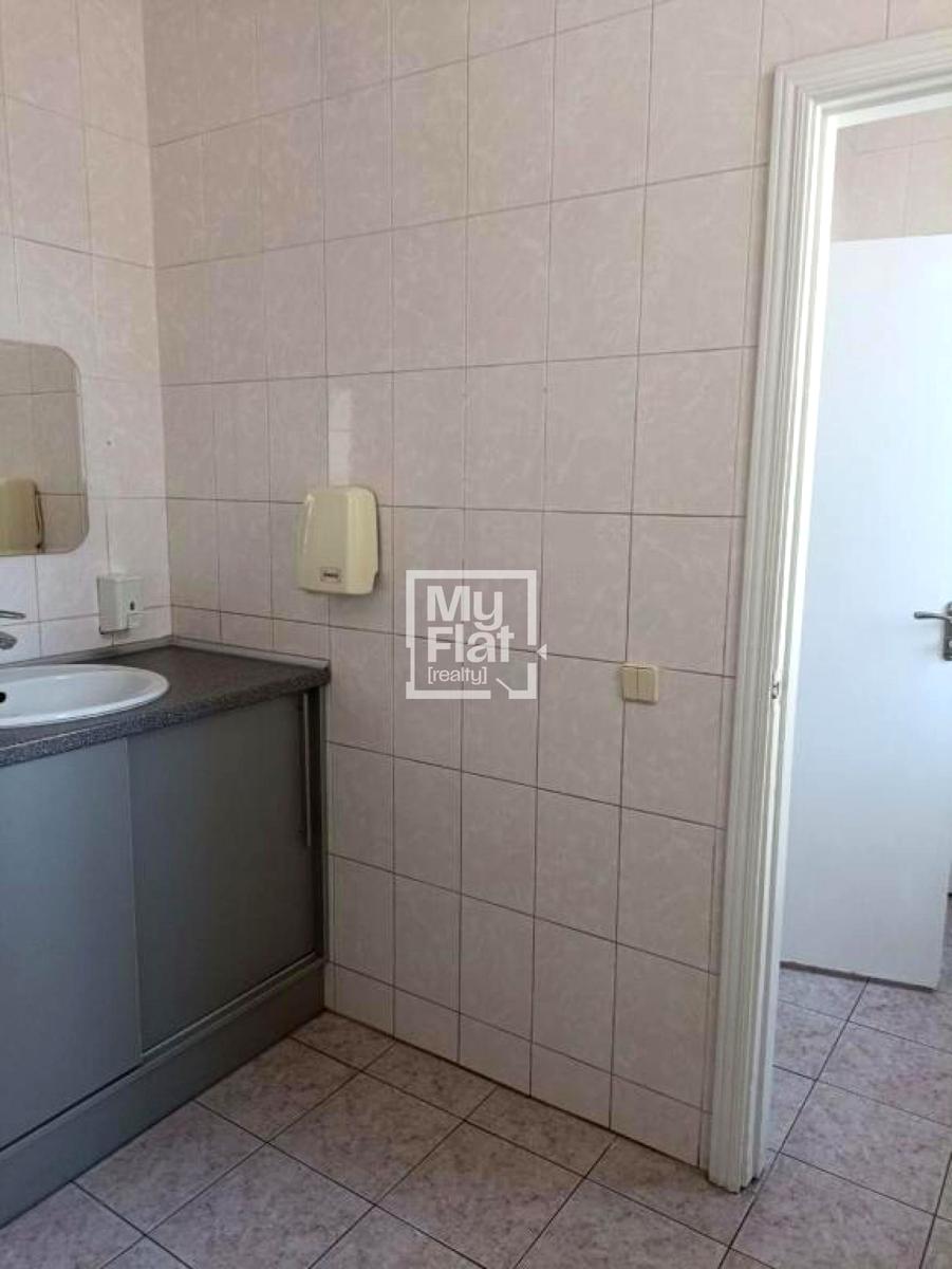 1865859052329706