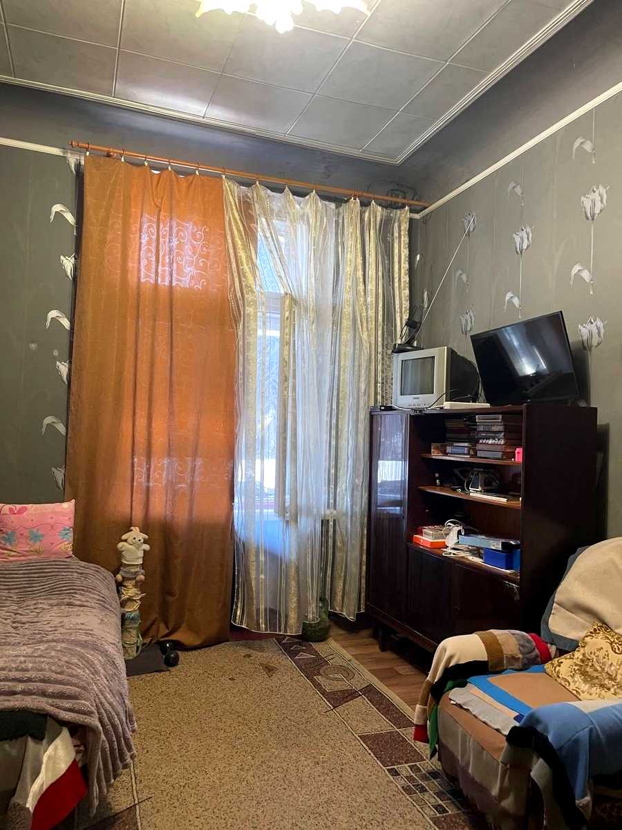1865865705200464