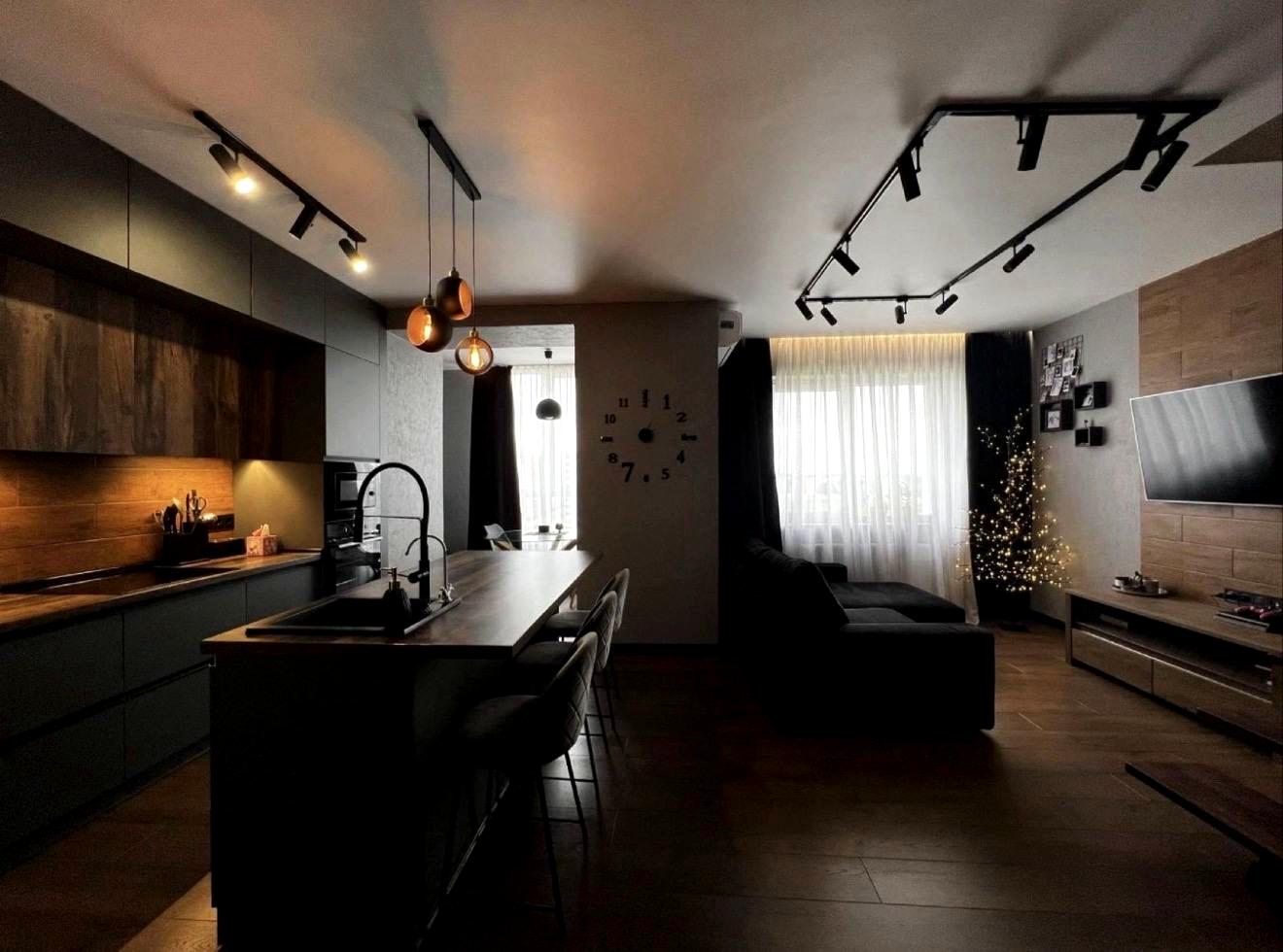 1865865916310851