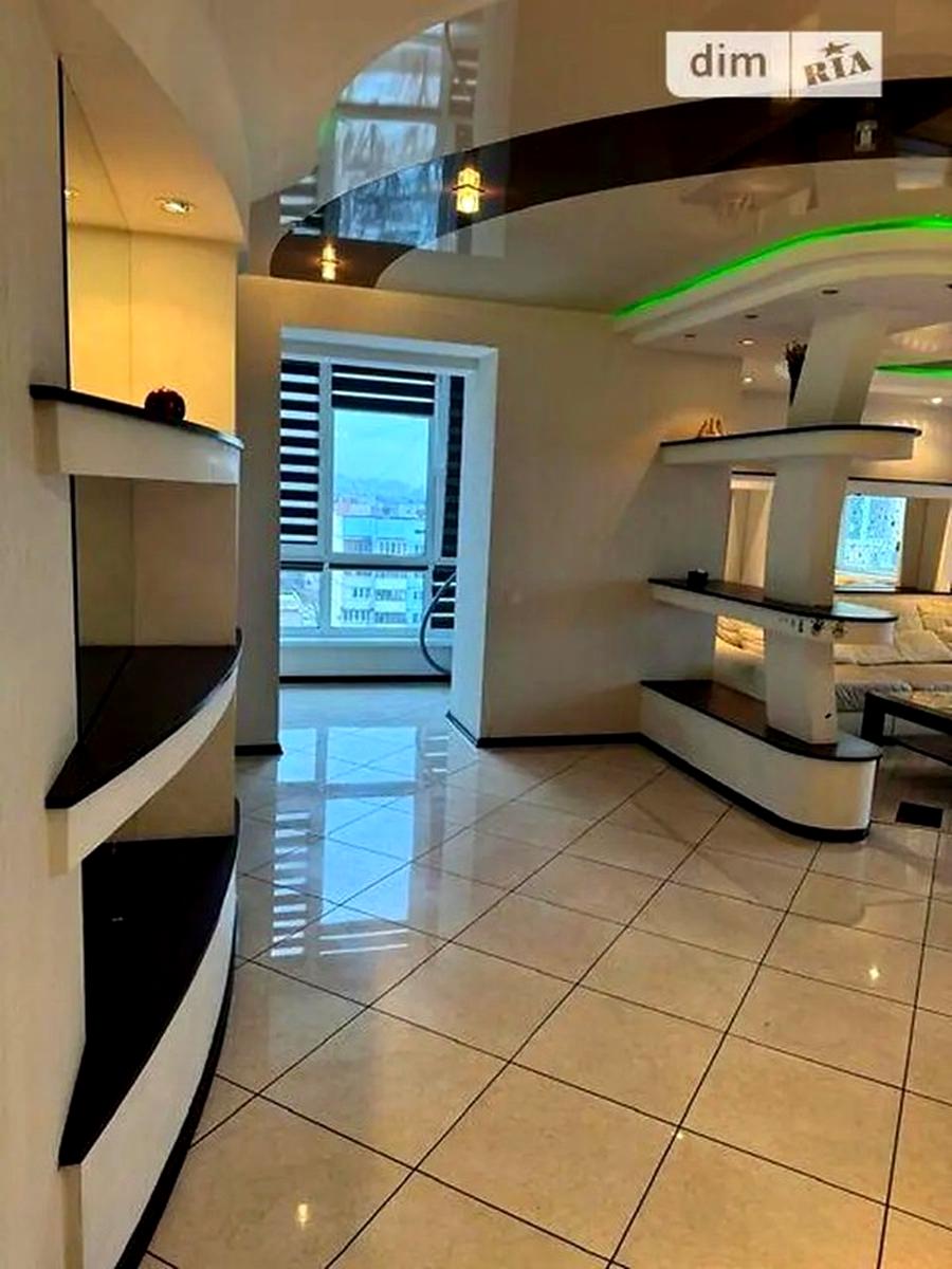 1865874433141345