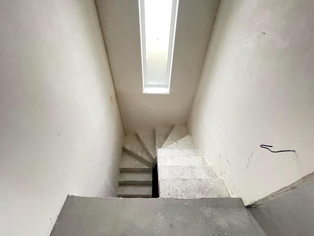 1865874903844222
