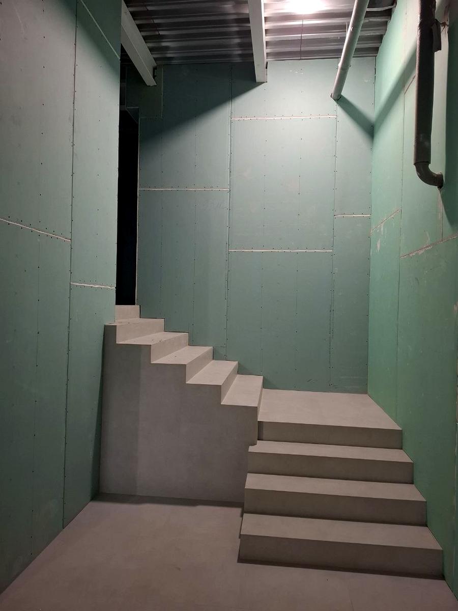 1865877847806152