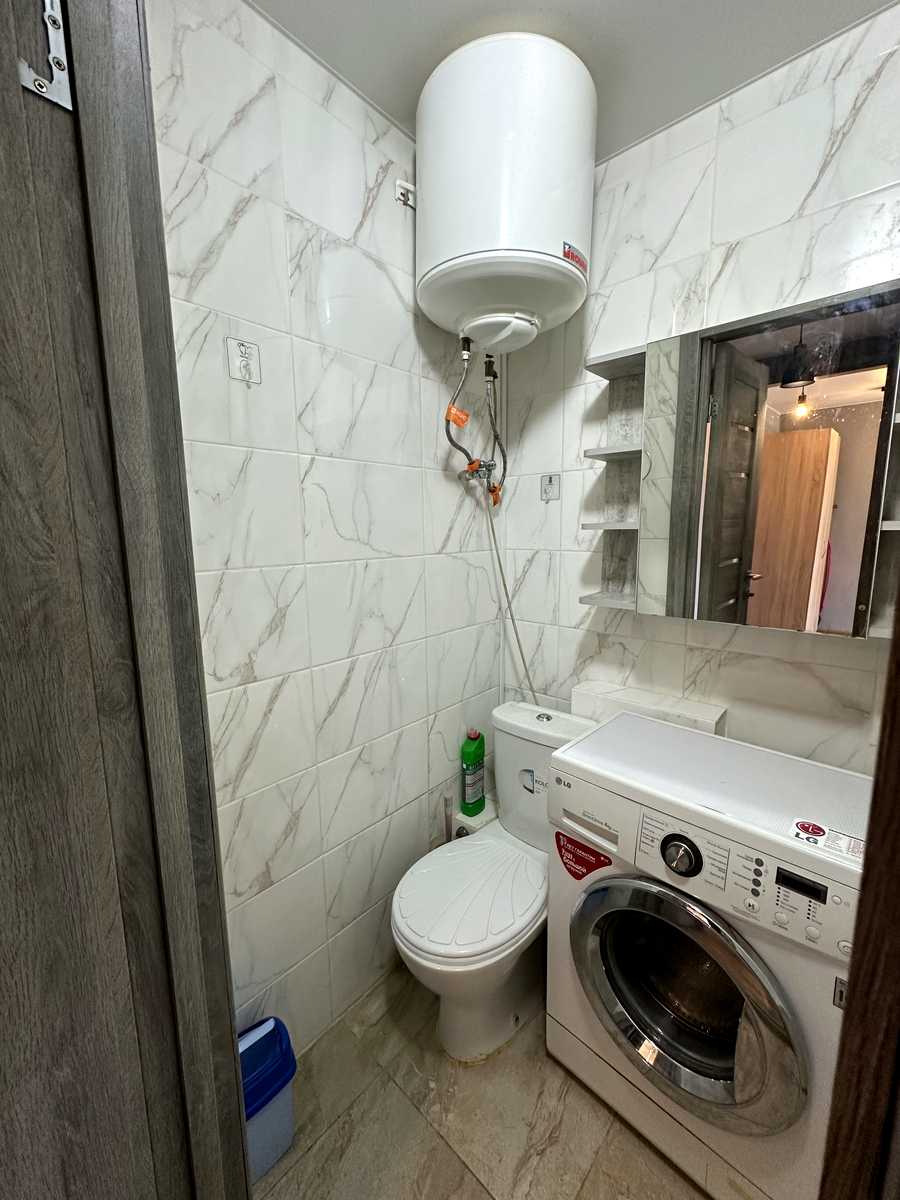 1865887574928092