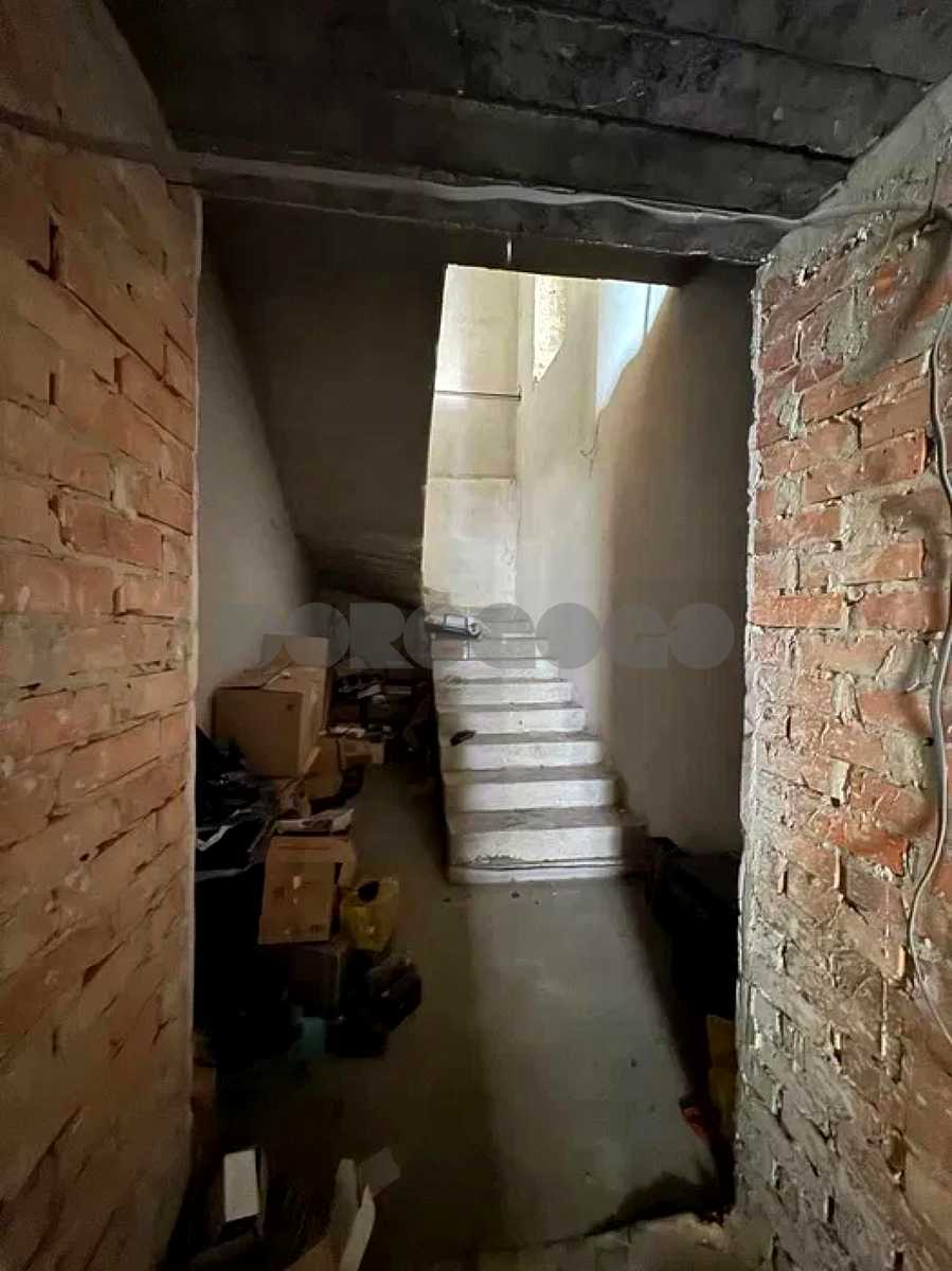 1865892981016329