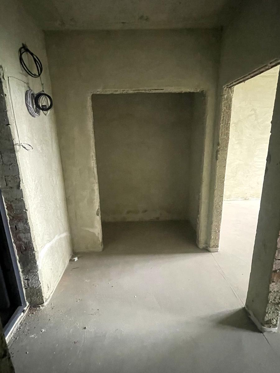 1865895432983875