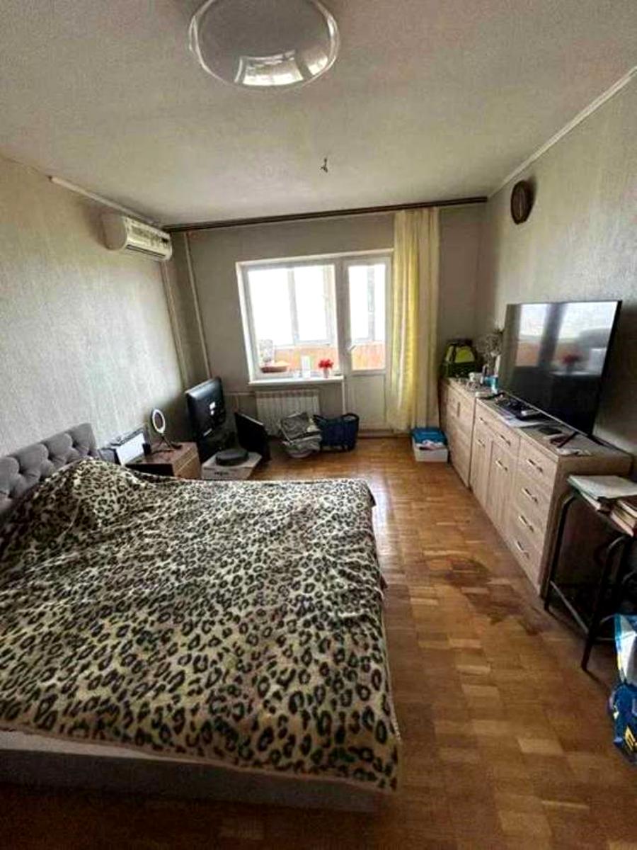 1865895571417553