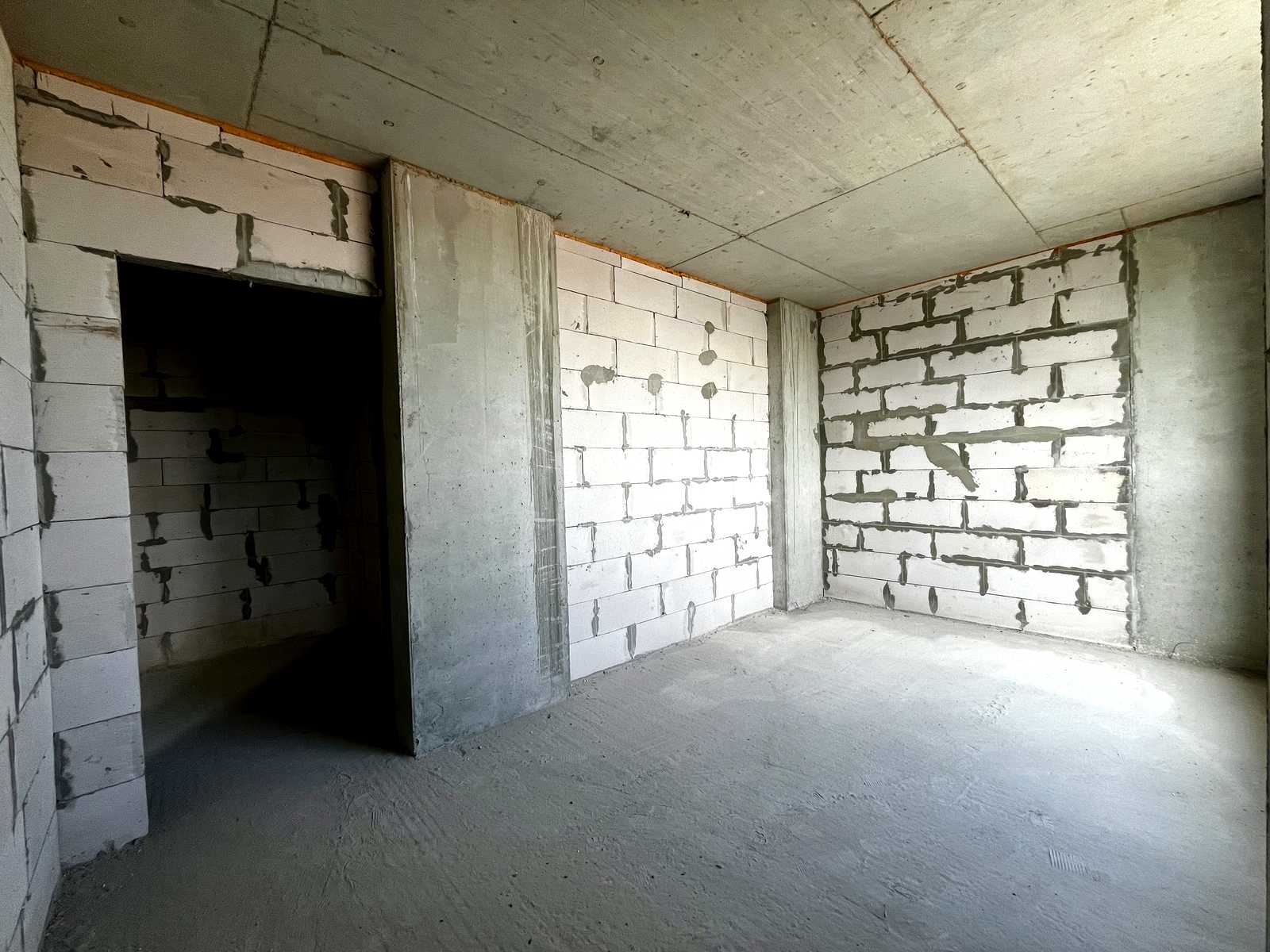 1865896238652572