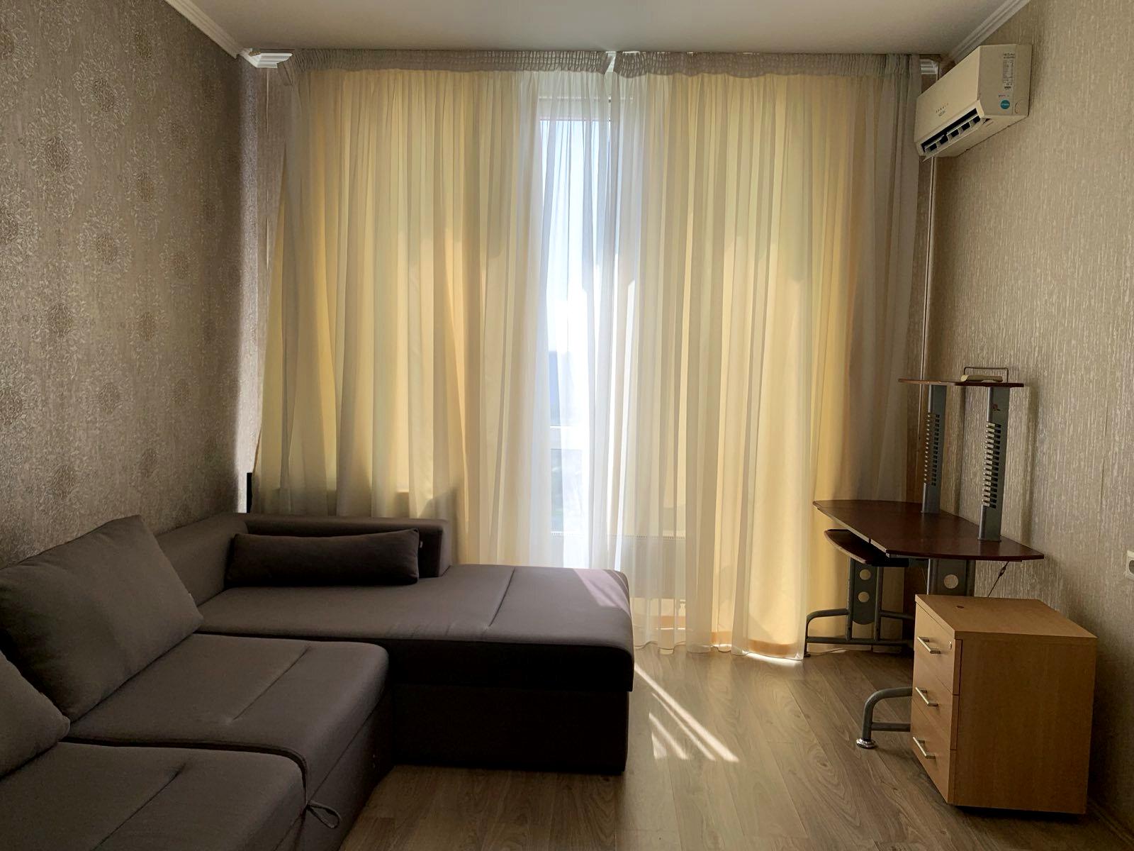 1865906800538383