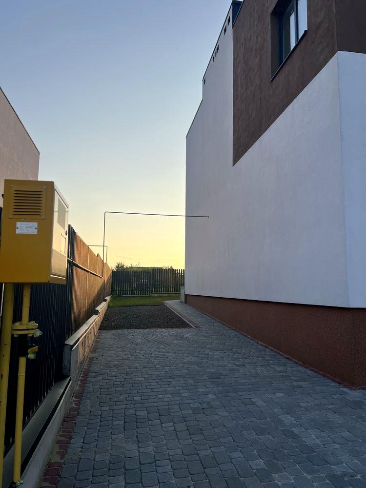1865907244107969
