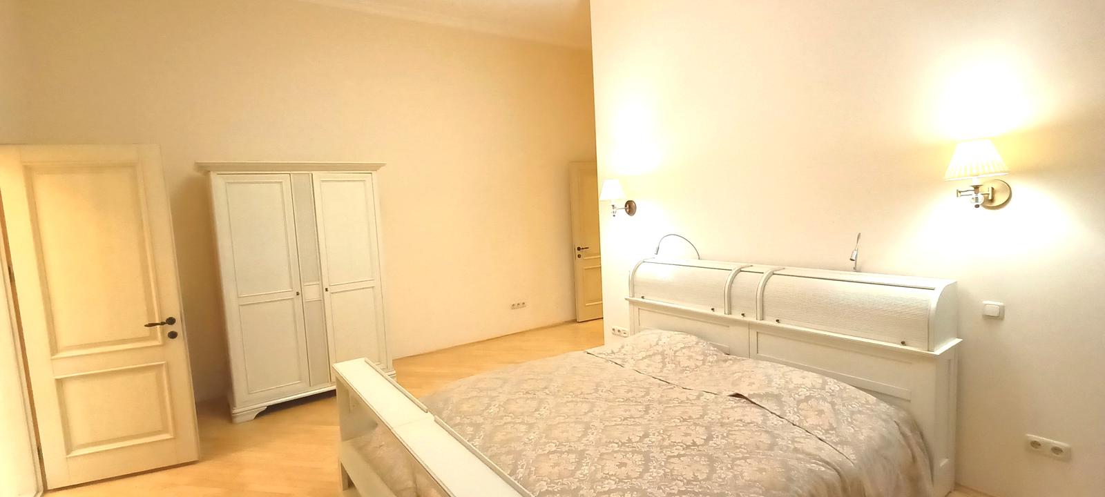 1865964696411179