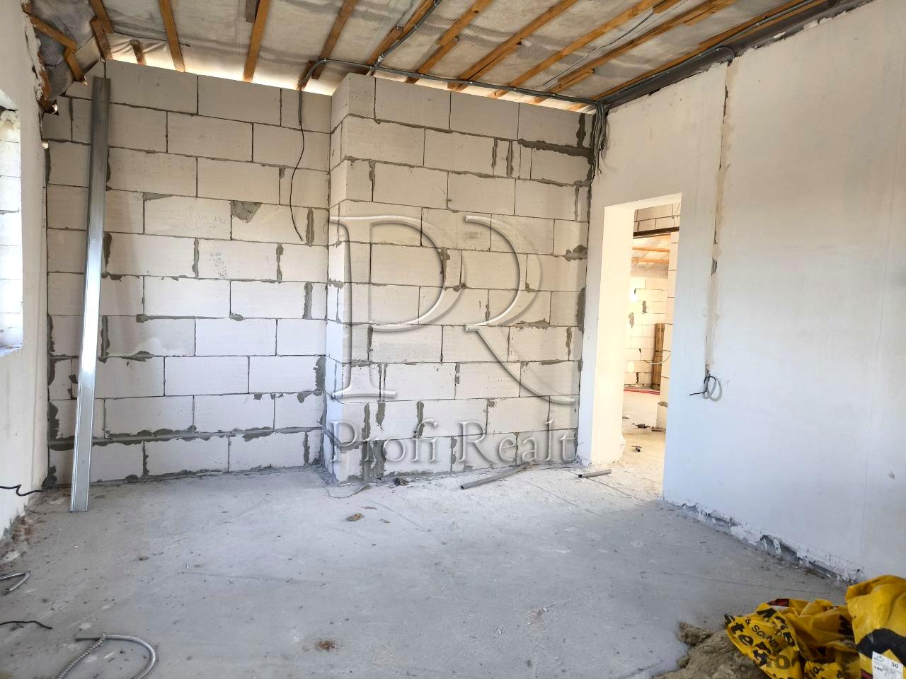 1865967012329447