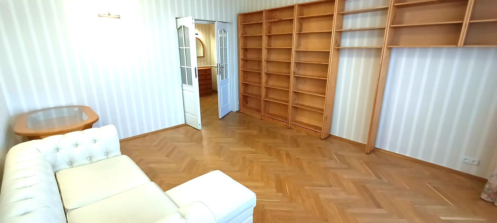 1865969028308958