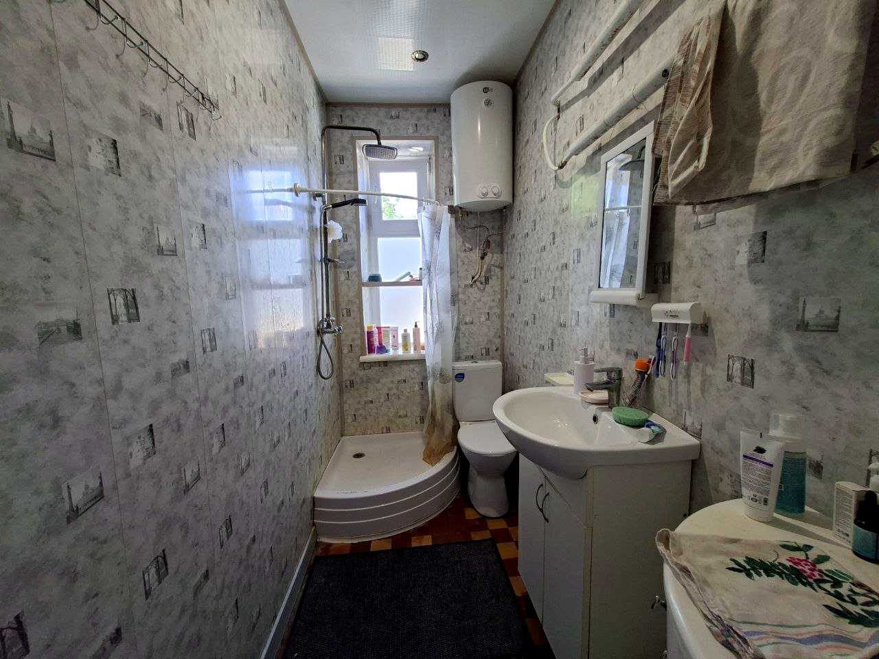 1865978561100310