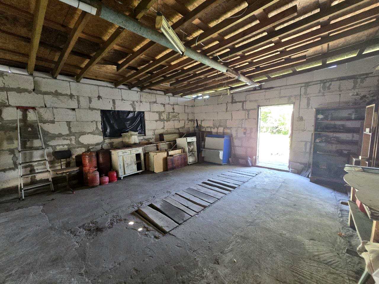 1865997639567978