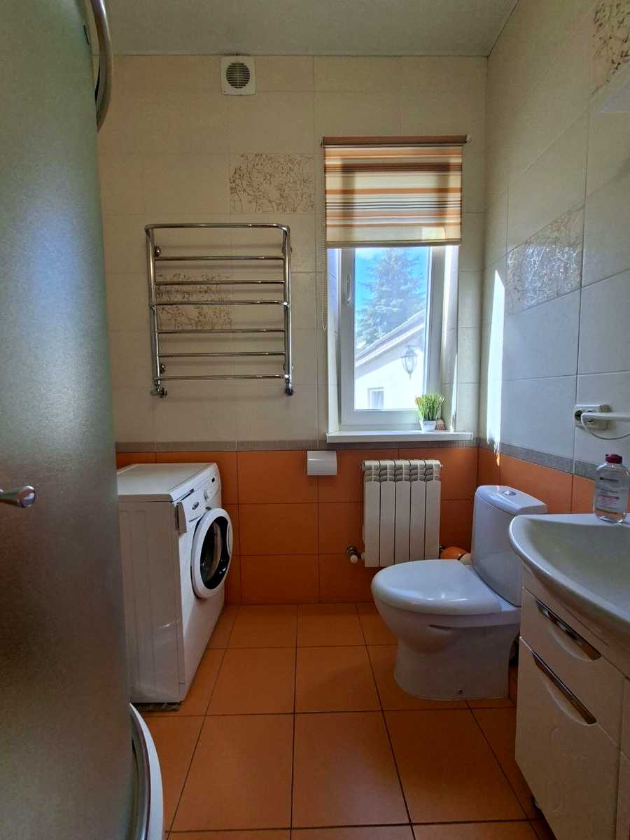 1866053518037052