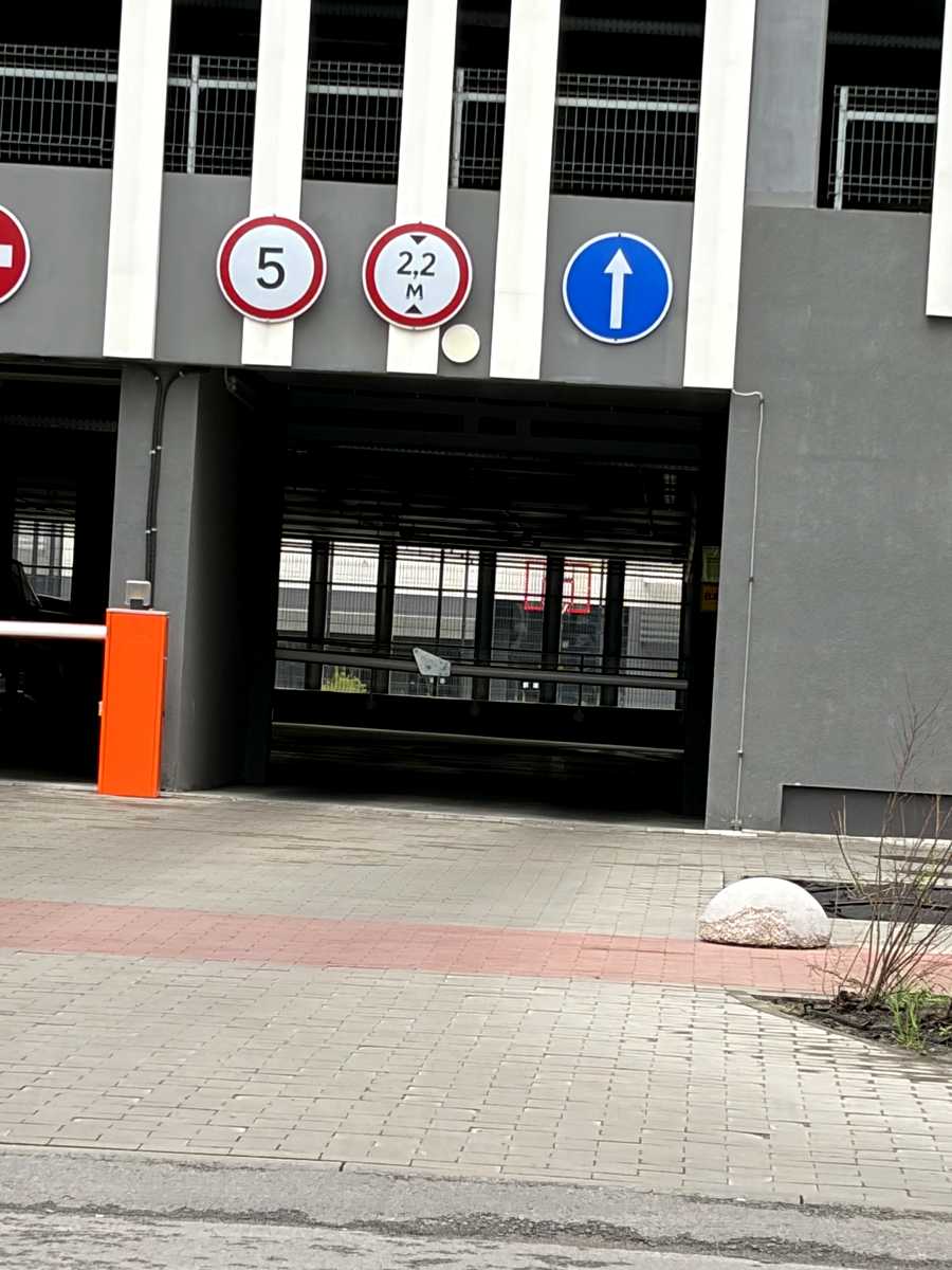 1866154429351103