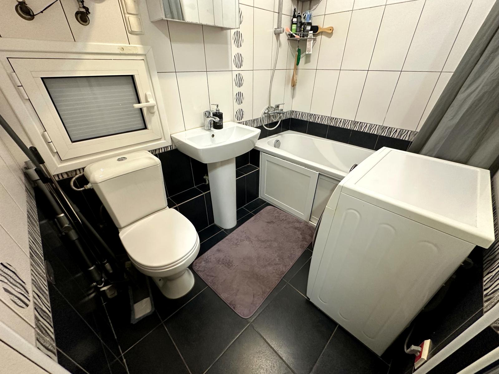 1866155895449319
