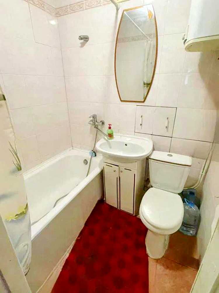 1866159662398632