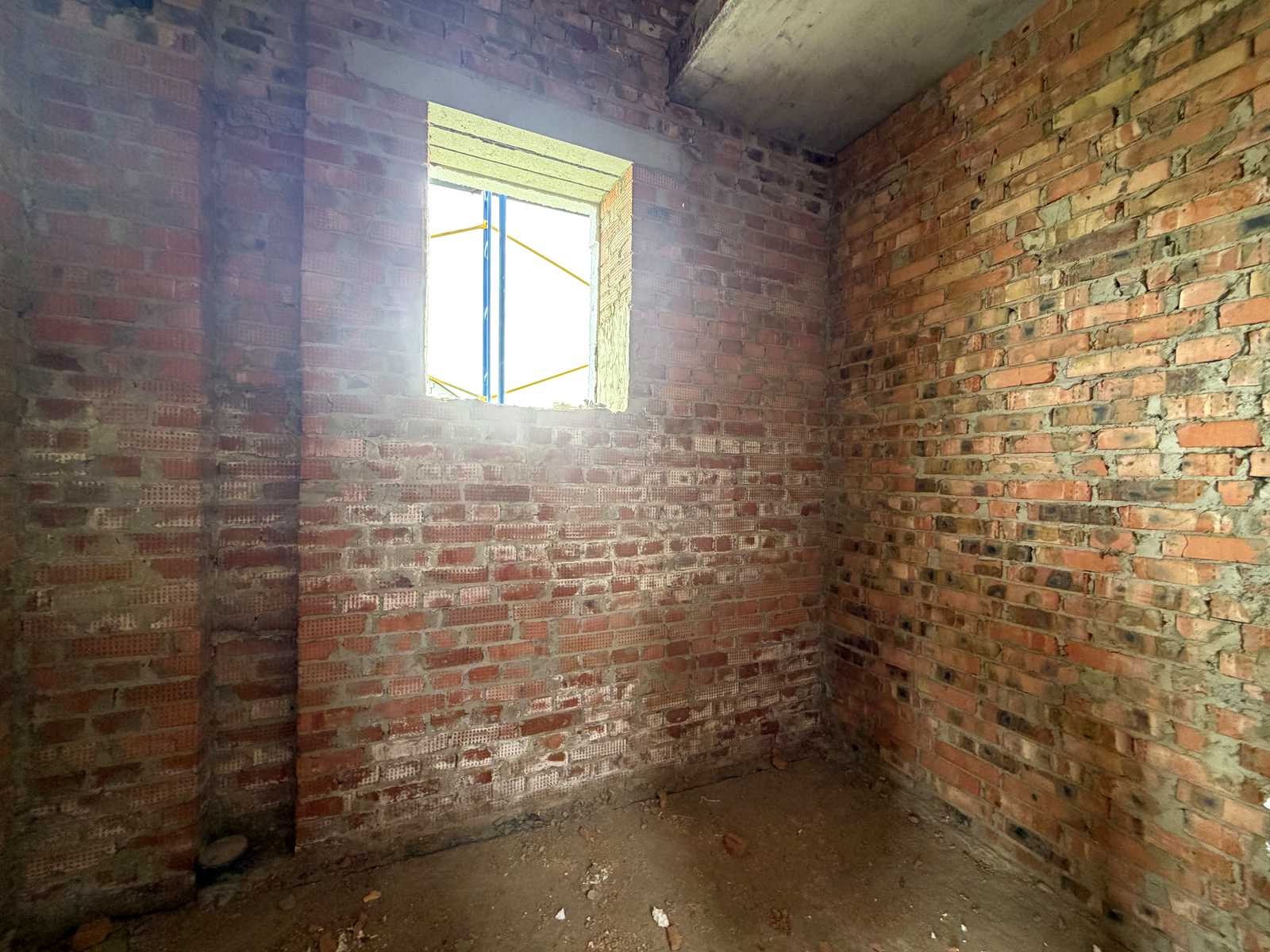 1866161685243604