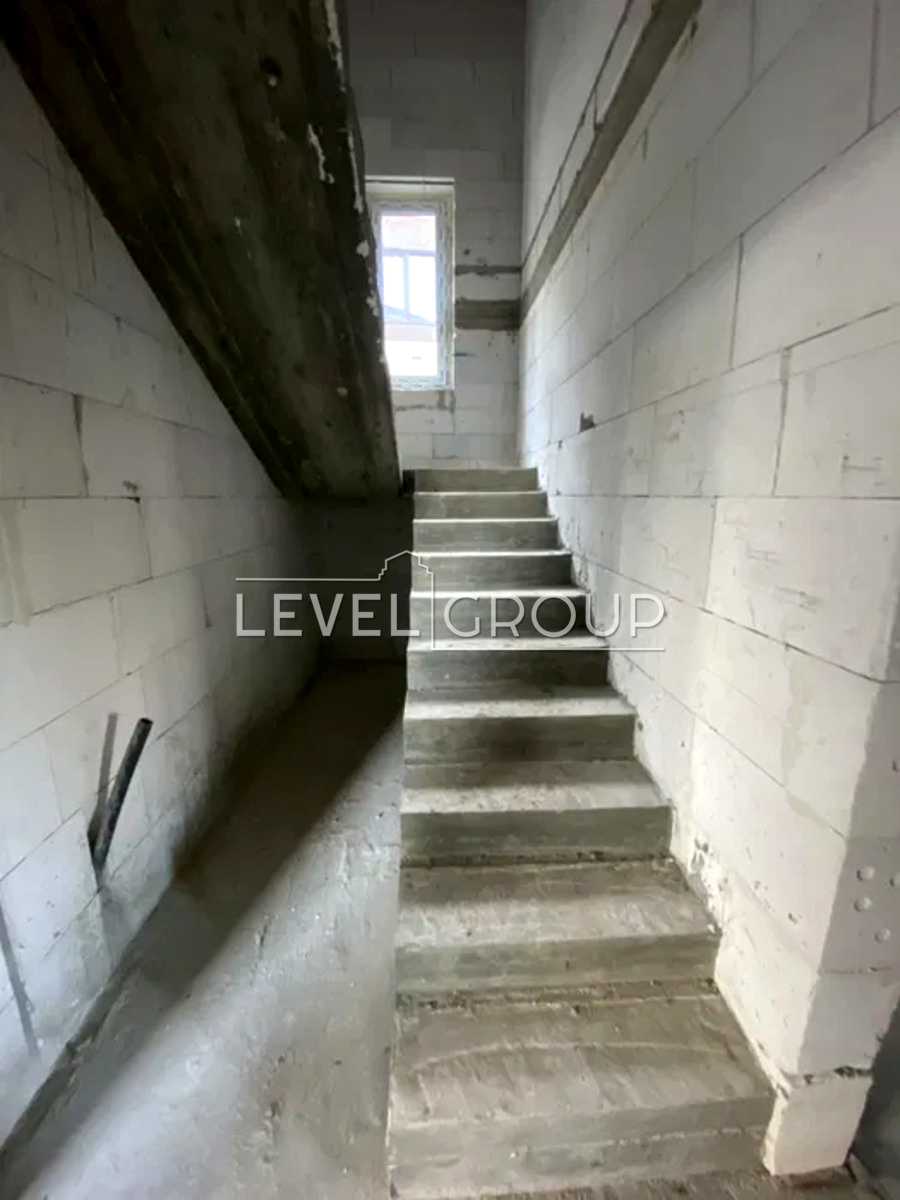 1866162907526942