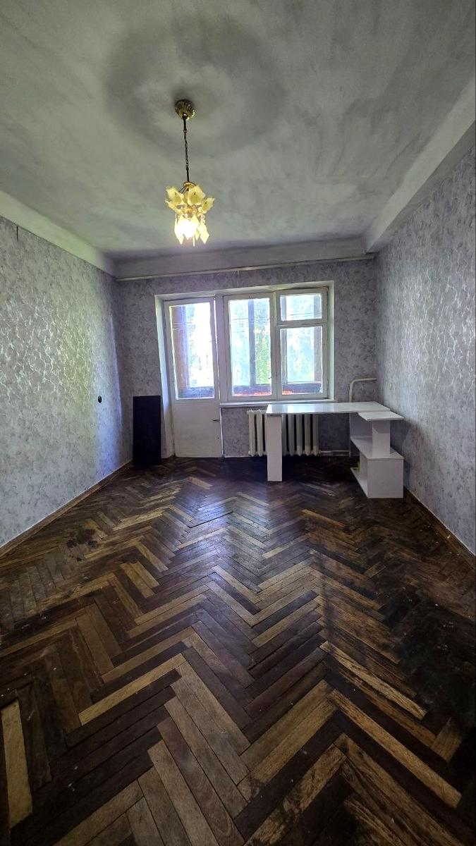 1866163726753589