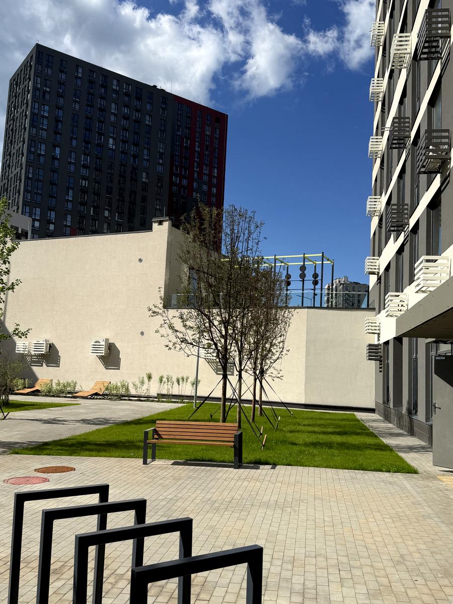 1866233745736721